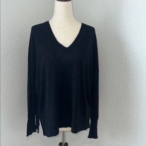 Vince Black Light Long Sleeve V Neck Knit Sweater Size Medium